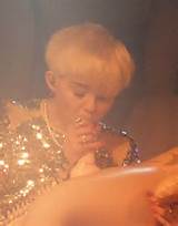 Miley Cyrus Blow job in concert - Miley Cyrus Blow job in concert ...