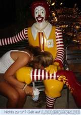 ... mc donalds,figur,tussi,oralsex,ronald,donald,blowjob,mcdonalds,mc,frau